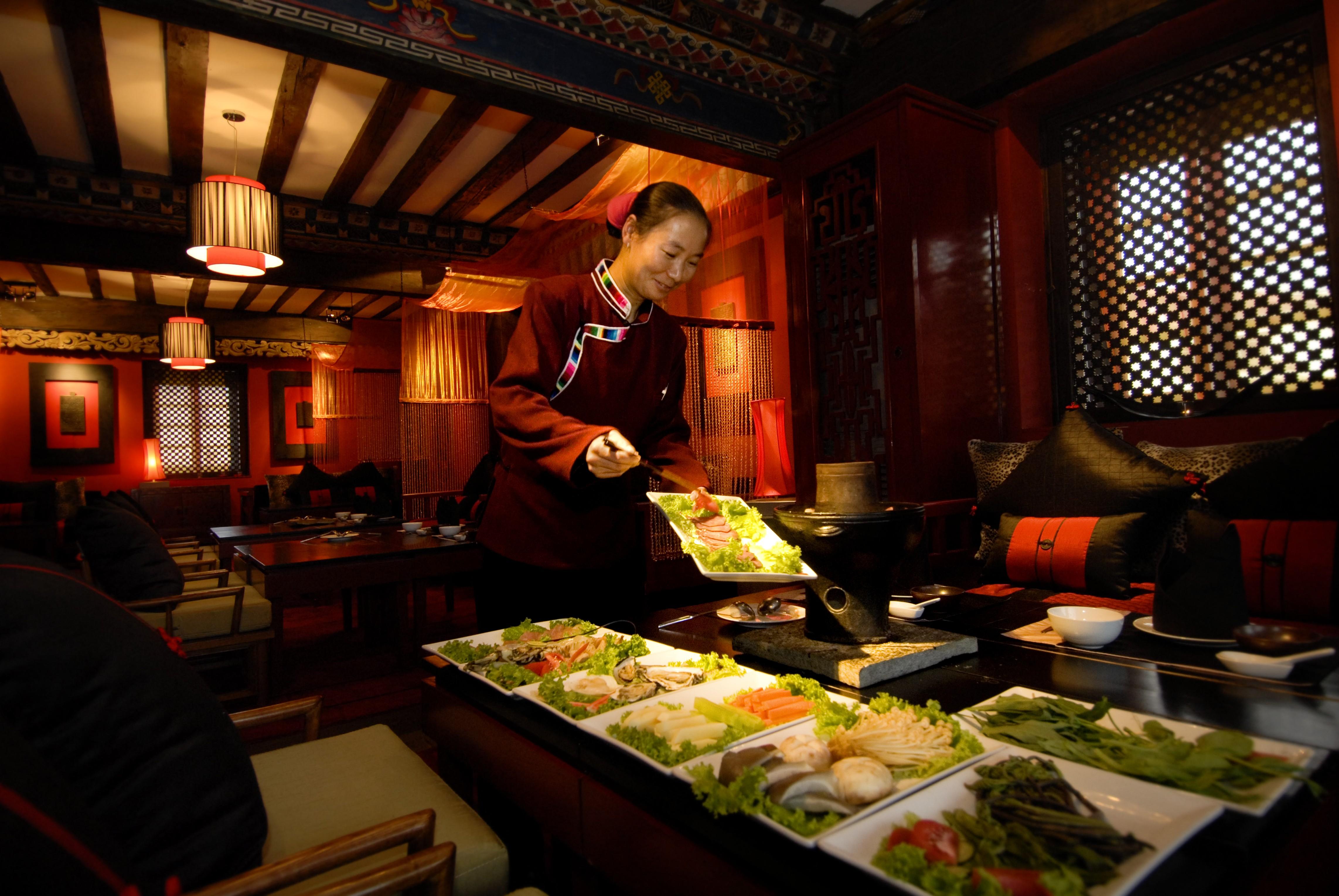 Hotel Banyan Tree Ringha Shangri-La Restaurant foto
